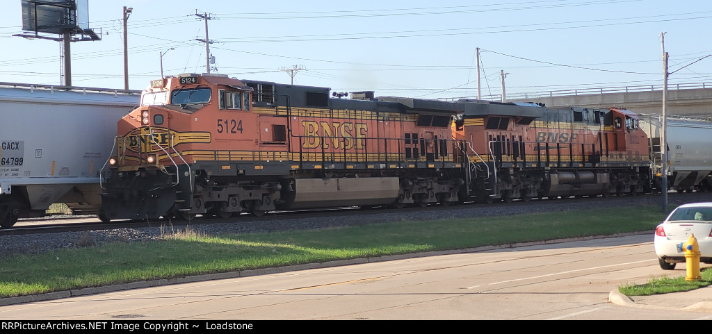 BNSF 5124 BNSF 8332